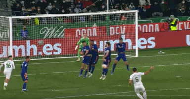 皇马狂喜？据西媒报道，梅西将介入巴萨2026年选...