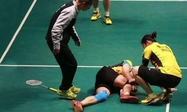 5万人面前，25岁曼城8000万新援落泪，挥手告别：薪水翻8倍 签5年